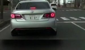 Une voiture de police camouflée au japon