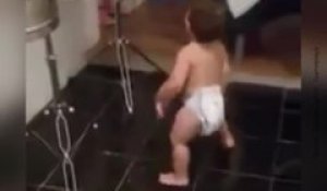 Un bébé qui danse