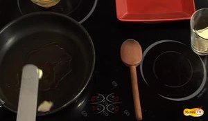 Omelette roulée : technique en images pour une omelette roulée réussie