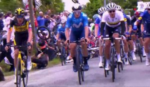 Tour de France - L'incroyable du carambolage géant qui s'est produit entre plusieurs dizaines de coureurs au sein du peloton juste après 16h à cause d'une spectatrice