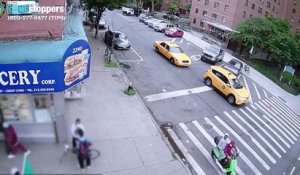 Etats-Unis: La police dévoile la vidéo d’un homme sur un scooter ouvrant le feu dans une rue de New York - Aucune personne blessée - Regardez