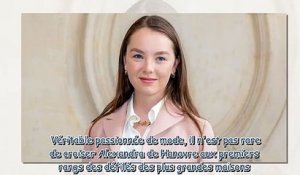 Caroline de Monaco - sa fille Alexandra de Hanovre en mini jupe vichy et veste girly au défilé Dior