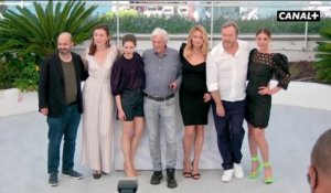 Photocall avec l'équipe du film Benedetta : Virginie Efira, Daphné Patakia, Paul Verhoeven - Cannes2021