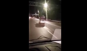 Russie : drôle de façon de transporter une voiture en panne !
