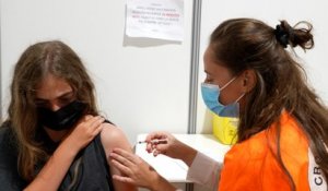 Vaccination des ados pour éviter les cours à distance : «Je n’aime pas beaucoup la forme, mais…»