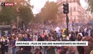 Anti-pass : plus de 200.000 manifestants en France