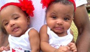 Un père de famille s'est précipité dans sa maison en feu pour sauver ses deux jumelles, âgées de 18 mois