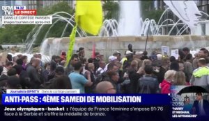 Manifestations contre le pass sanitaire: le cortège parti du pont de Neuilly se trouve désormais dans le 17e arrondissement de Paris