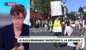 Mathieu Slama : «Macron est en train d’hystériser le débat à des fins électoralistes»