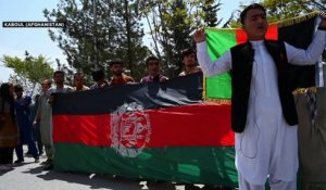 Les Afghans défient les Talibans et manifestent avec le drapeau national