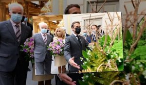Brigitte Macron - que signifie le -B- brodé sur ses masques - (1)