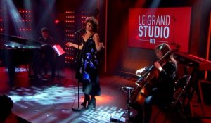 Barbara Pravi interprète "Saute" dans "Le Grand Studio RTL"SAUTE