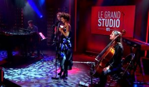 Barbara Pravi interprète "L'homme et l'oiseau" dans "Le Grand Studio RTL"
