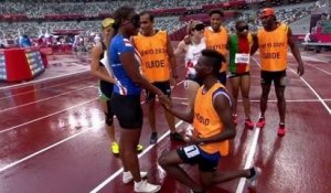 Jeux paralympiques : un athlète guide demande sa partenaire en mariage à l'arrivée du 200m