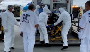 «On évite les turbulences» : comment les malades du Covid sont transférés en avion depuis la Martinique