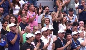 Moment d'éternité : au bord du précipice et ovationné, Djokovic en pleurs sur sa chaise