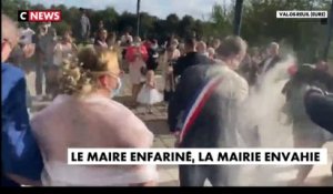 L'invasion de la mairie de Val-de-Reuil ne passe pas