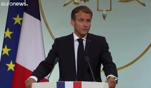 Macron "demande pardon" aux harkis au nom de la France