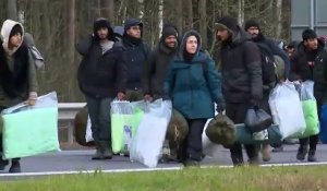 Le Bélarus a démantelé le camp de migrants à la frontière et les a placé dans un centre d'accueil