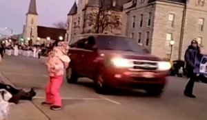 Etats-Unis : une voiture fonce sur la foule lors d’une parade de Noël, 5 morts et 40 blessés