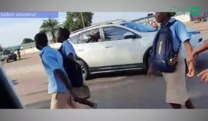 [Didiii] Manifestation des élèves de Port-Gentil pour réclamer le retour des enseignants dans les salles de classes