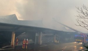 Stains : un entrepôt d’environ 20 000 m2 part en fumée