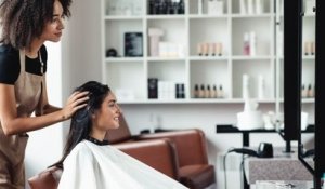 Australie : des salons de coiffure proposent à leurs clients de ne plus faire la conversation, une option bientôt en Europe ?