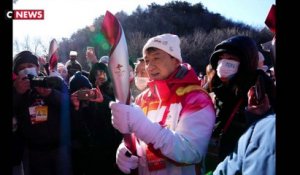 JO 2022 : Jackie Chan porte la flamme olympique