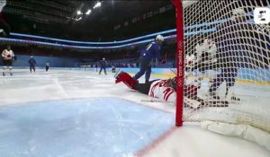 Une arbitre de Canada - Etats-Unis prend un coup de crosse | Hockey sur glace | JO 2022