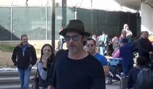 Vidéo : Brad Pitt : Une star arrive au LAX !