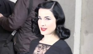 Exclu Vidéo : Dita Von Teese, Anouchka Delon... Les stars au défilé d'Elie Saab