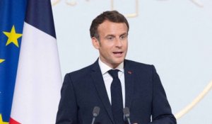Emmanuel Macron chante en patois