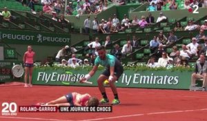 Zapping du 04/06 : Roland Garros : Un tennisman met KO un ramasseur de balle