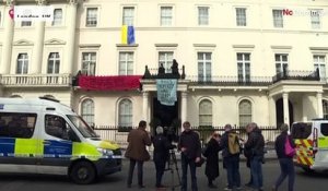 Londres : des manifestants investissent la résidence d'un oligarque russe