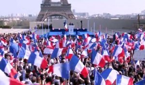 Eric Zemmour au Trocadéro :  « Vous êtes 100 000 ! 100 000 Français qui ne reculent devant rien ! 100 000 Français qui sont fiers de leur pays ! 100 000 français qui veulent écrire l’Histoire ! »