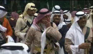Gala.fr - Prince Charles danse des sabres à Riyad