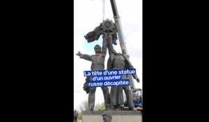 À Kiev, une statue représentant l’amitié entre l’Ukraine et la Russie décapitée