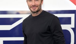 GALA VIDÉO - David Beckham retombe en enfance : ce tendre cliché avec sa mère