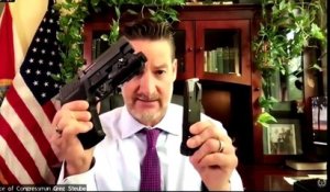 Etats-Unis - Un élu républicain de Floride brandit ses armes lors d’une audition au Congrès: "Je fais ce que je veux de mes armes !" - Regardez