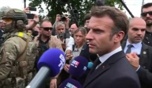 Emmanuel Macron évoque "les stigmates de la barbarie" lors de sa visite à Irpin