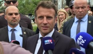 Emmanuel Macron salue "l'héroïsme" des Ukrainiens