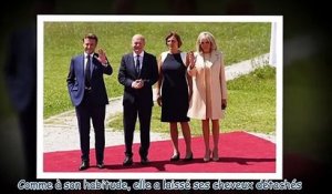 Brigitte Macron hyper chic au G7 - trench et robe courte, son total look beige fait sensation