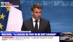Emmanuel Macron dénonce "des crimes de guerre" russes