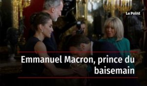 Emmanuel Macron, prince du baisemain
