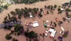 Les rivières en crue à la suite de quatre jours de pluies diluviennes ont submergé maisons et des routes, contraignant des dizaines de milliers d'habitants de Sydney à quitter leur domicile - VIDEO