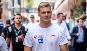 GALA VIDEO - Mick Schumacher : sa mère Corinna et sa soeur Gina bouleversées après son premier exploit en F1