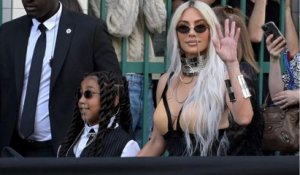 Voici : "Je suis si fière de toi" : Kim Kardashian défile pour Balenciaga, sa mère Kris Jenner émue