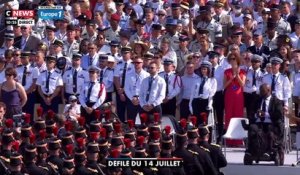 14 juillet: Les honneurs ont été rendus au président de la République, par les 1er et 2e régiments d'infanterie de la Garde républicaine, qui ont interprété la Marseillaise