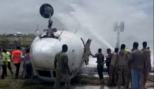 Somalie : un avion se retourne à l’atterrissage et prend feu
