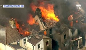 Les images du spectaculaire incendie qui a ravagé un village à l'est de Londres